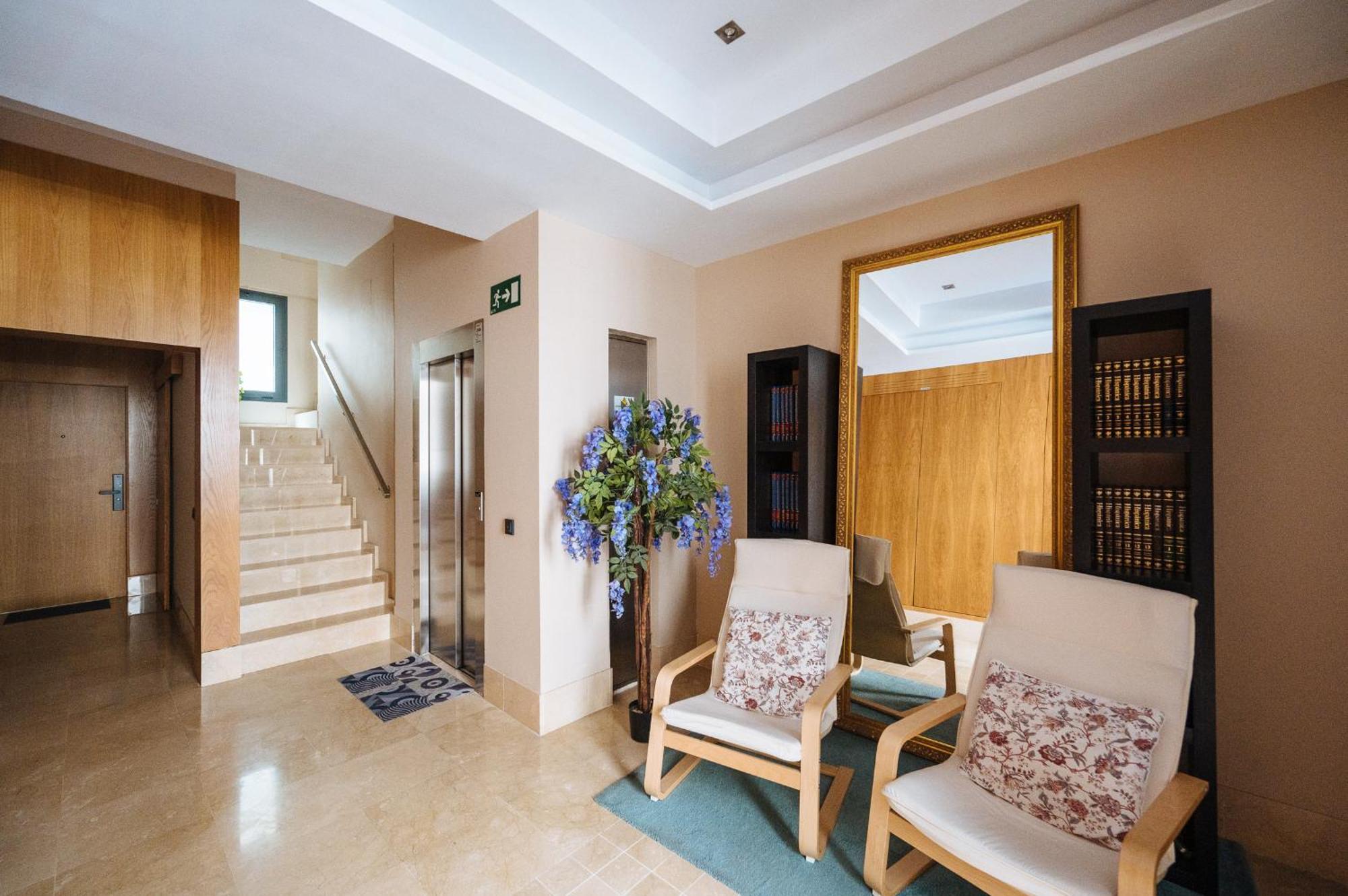 Elegant Duplex 3 Master Bedrooms And Private Севиля Екстериор снимка