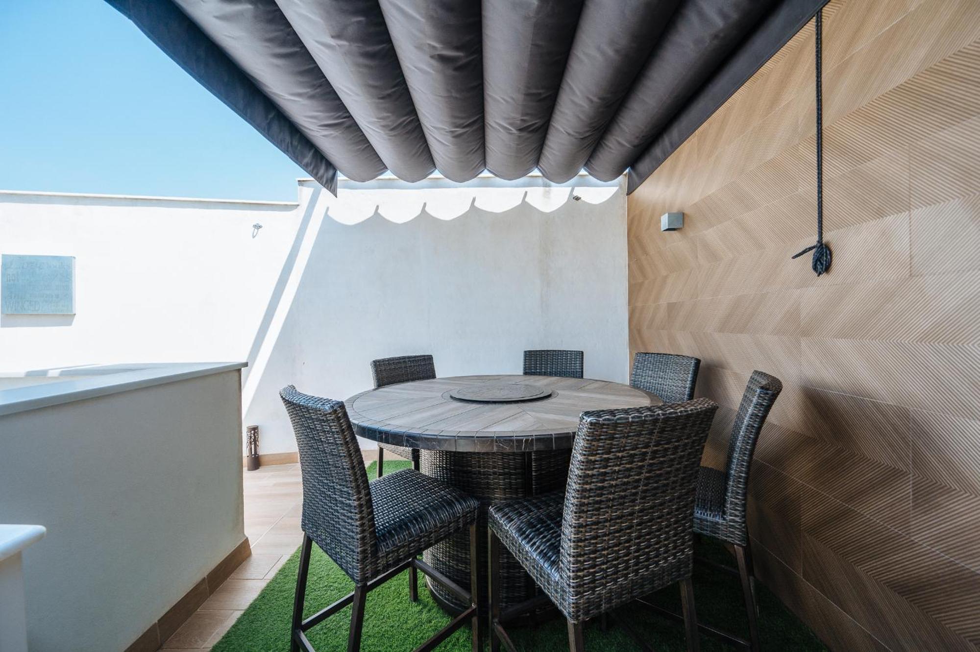 Elegant Duplex 3 Master Bedrooms And Private Севиля Екстериор снимка