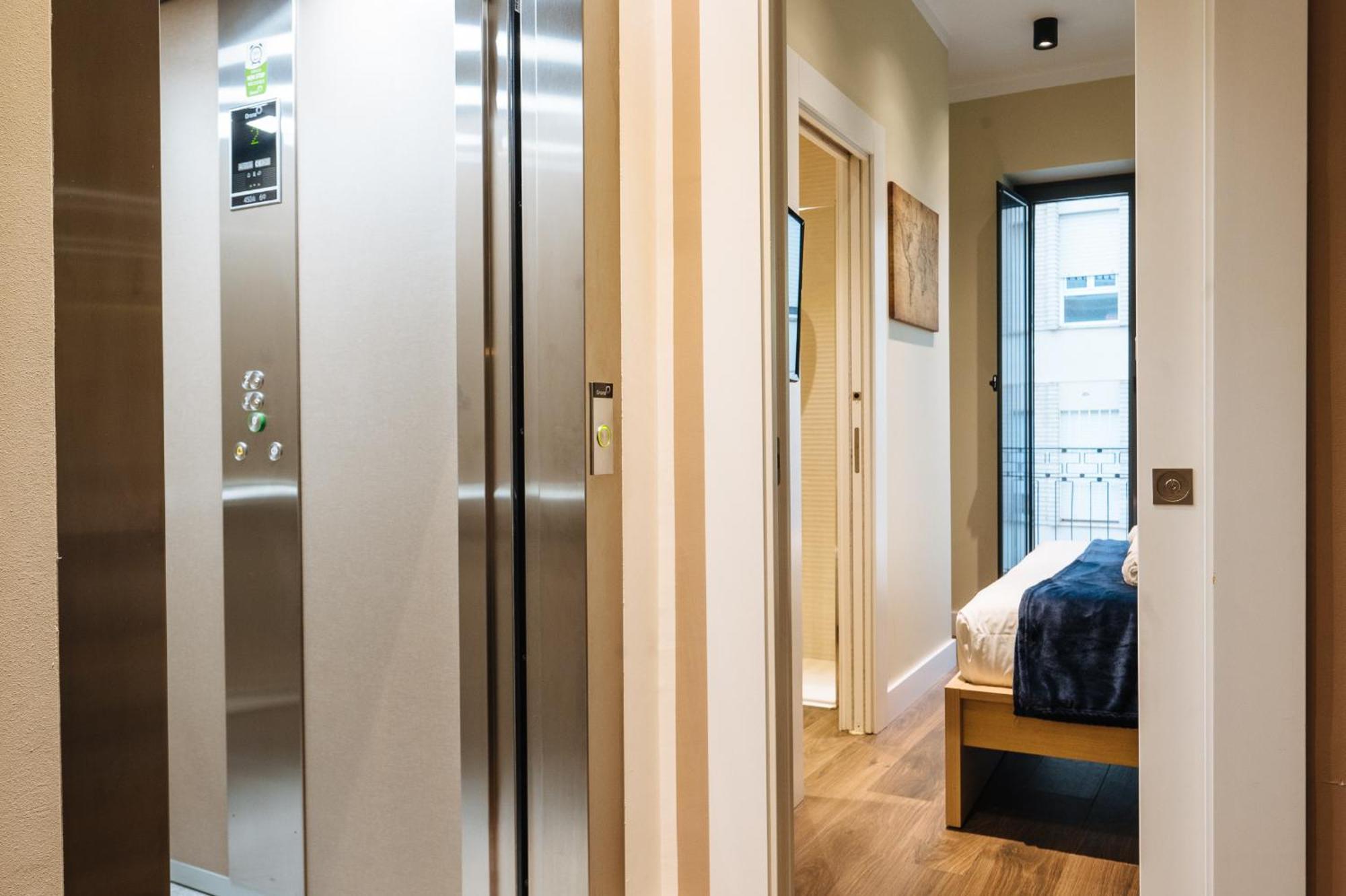 Elegant Duplex 3 Master Bedrooms And Private Севиля Екстериор снимка