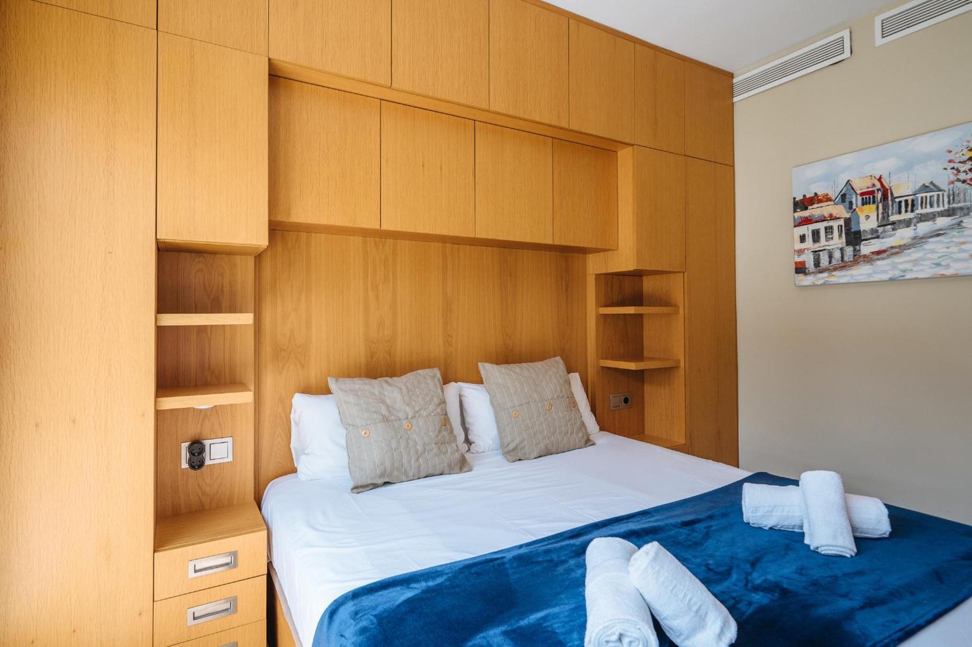 Elegant Duplex 3 Master Bedrooms And Private Севиля Екстериор снимка