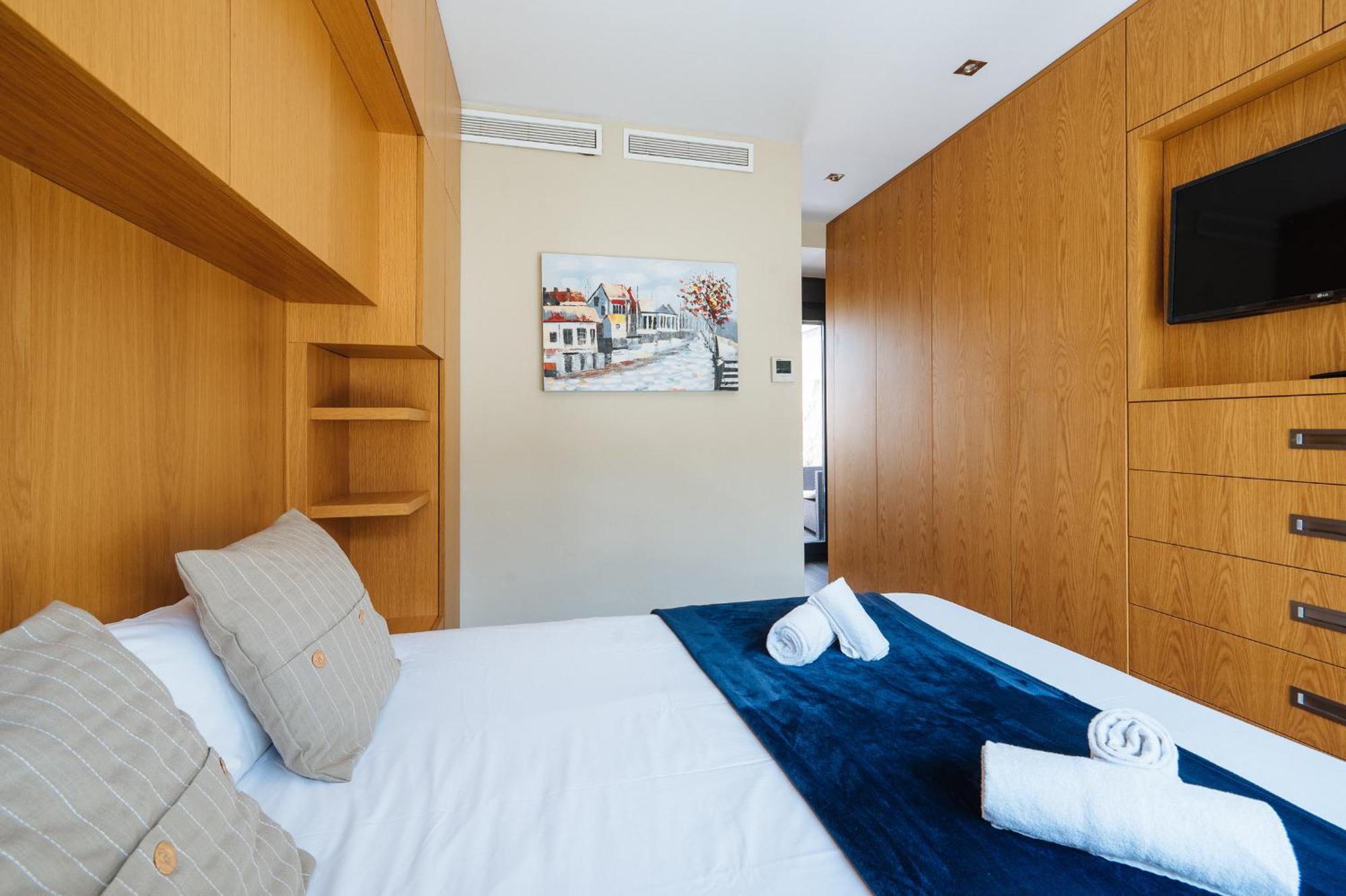 Elegant Duplex 3 Master Bedrooms And Private Севиля Екстериор снимка