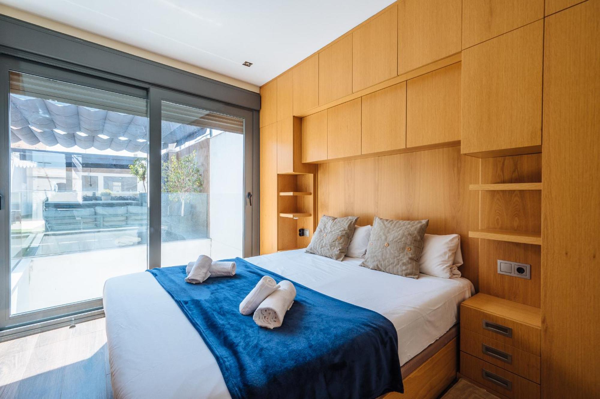 Elegant Duplex 3 Master Bedrooms And Private Севиля Екстериор снимка