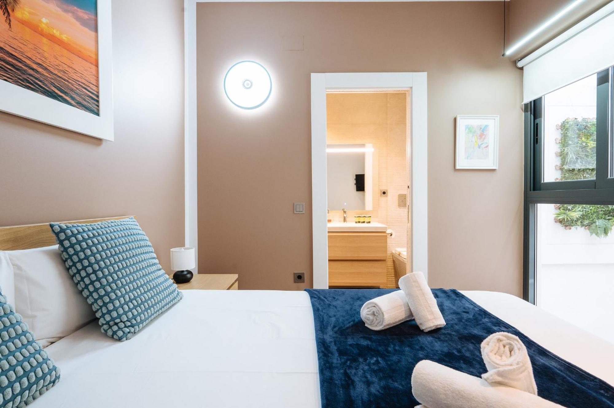 Elegant Duplex 3 Master Bedrooms And Private Севиля Екстериор снимка